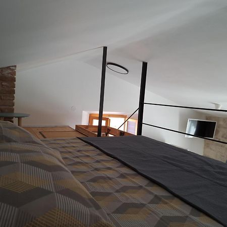 Apartamento Jardin Kapetanova Kuca Veli Iž Exterior foto