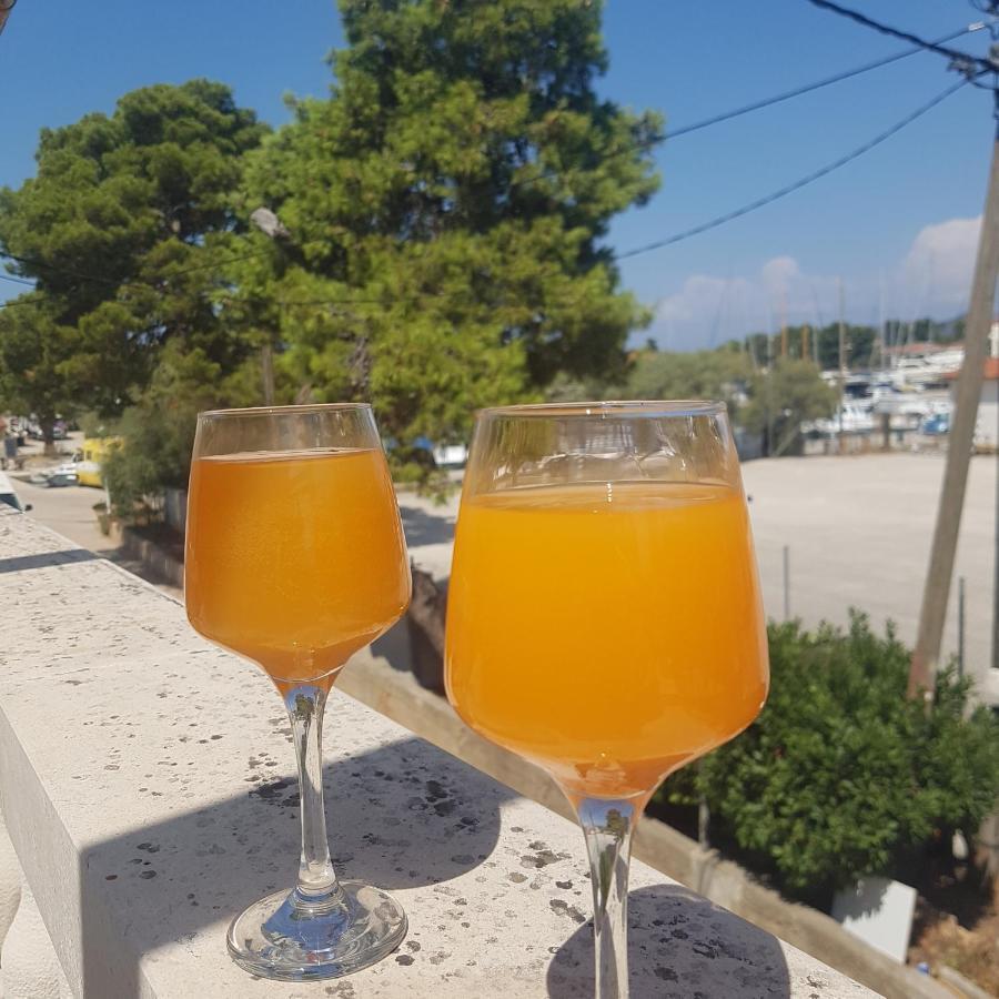 Apartamento Jardin Kapetanova Kuca Veli Iž Exterior foto
