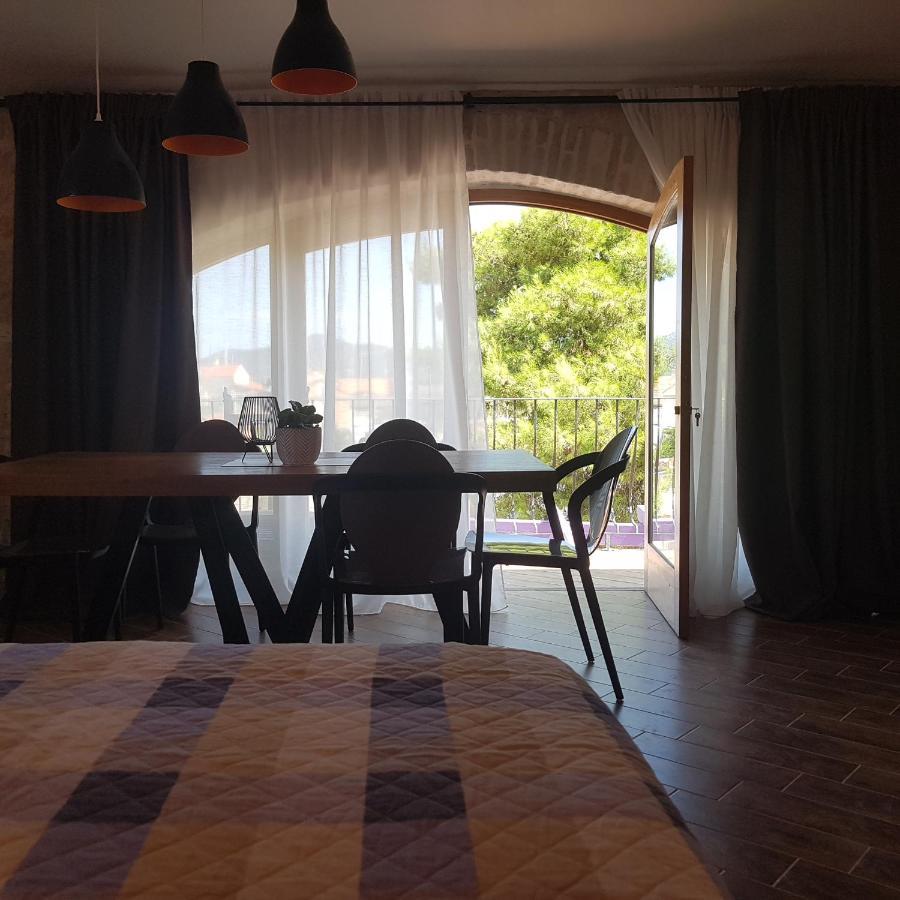 Apartamento Jardin Kapetanova Kuca Veli Iž Exterior foto
